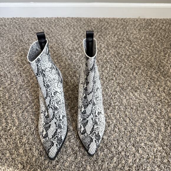 Steve Madden Sock Boots Ender Knit Stretch Pointed Boot Size 7 Gray White Black - Picture 3 of 9